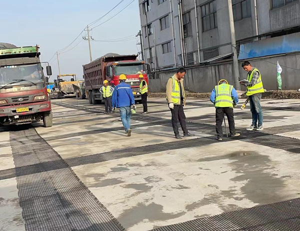 特克斯老材料的新故事：玻璃纤维土工格栅如何在‘白改黑’浪潮中重获新生？