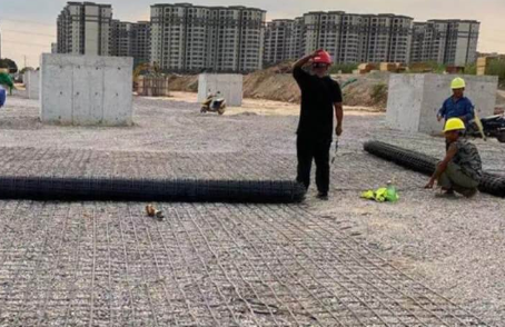 特克斯土工格栅铺设前地基要怎么处理？